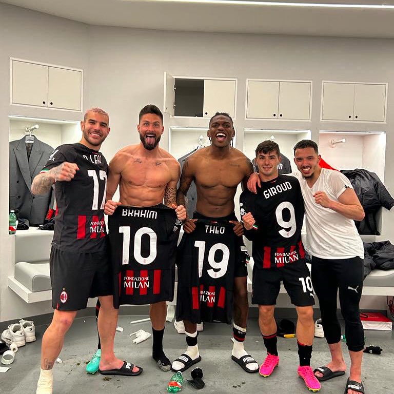 Siamo in semifinale di Champions! ✨

#SempreMilan ❤️🖤 <a href="/acmilan/">AC Milan</a>