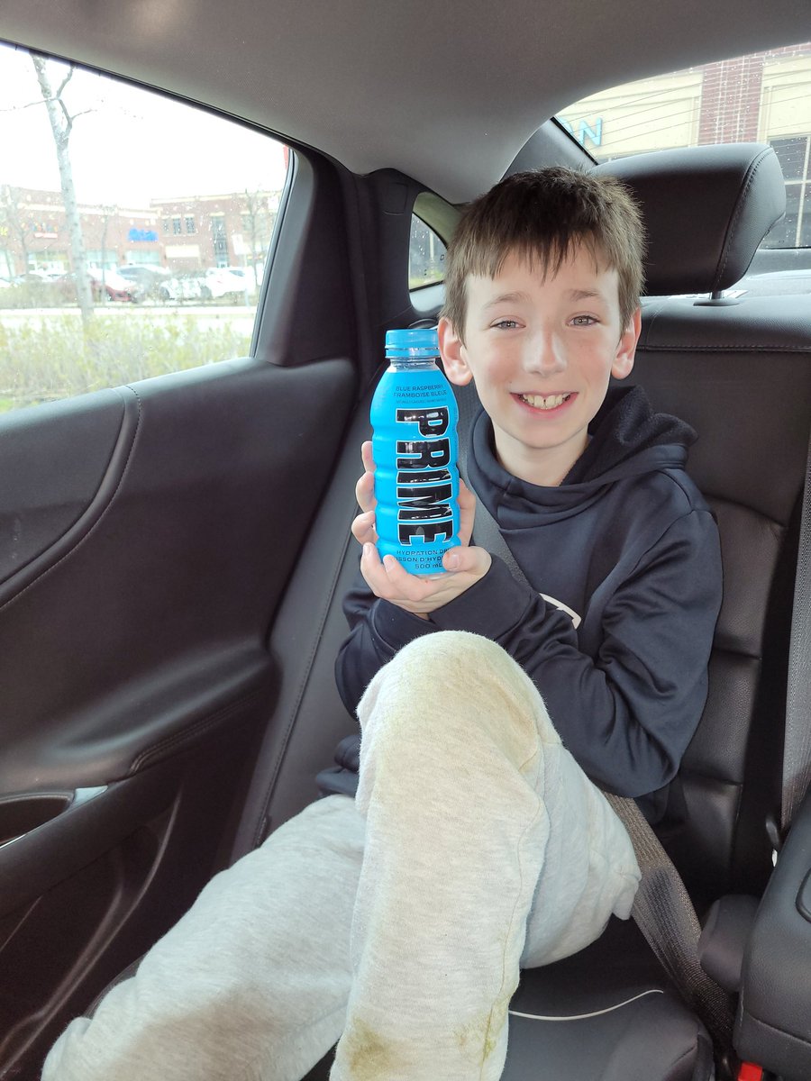 hildeblele's tweet photo. @LoganPaul  @KSI
#FirstPrime 
Ecstatic kid over a drink. Lol https://t.co/jsXd6zWQaU