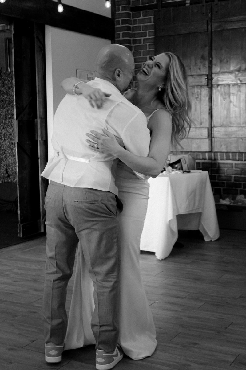 BLQMPhotography's tweet photo. A 1st dance, one to be always be remembered and never forgotten.
#bride #groom #couple #firstdance #1stdance #beautiful #weddingphotographer #photographer #photooftheday #wedding #BLQMPhotography #blonde #weddingdress #weddingday #photography #weddingphotography https://t.co/wO52freAyX