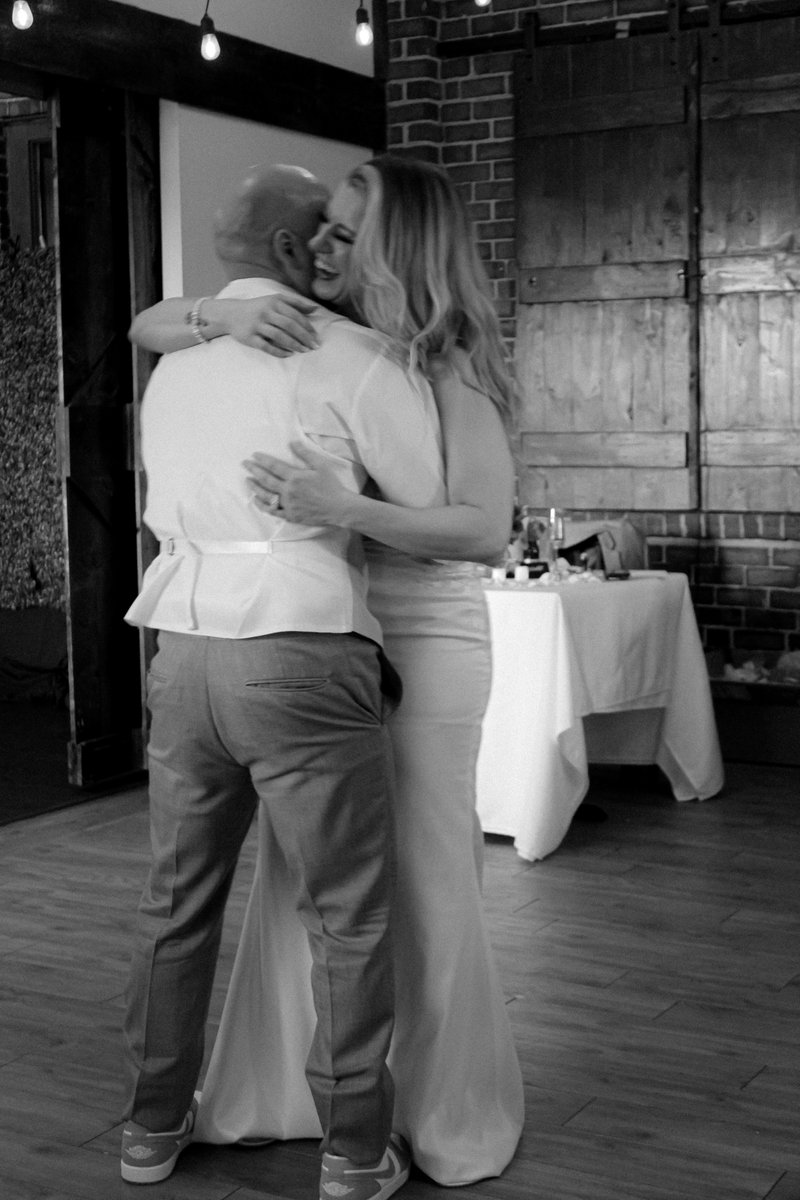 BLQMPhotography's tweet photo. A 1st dance, one to be always be remembered and never forgotten.
#bride #groom #couple #firstdance #1stdance #beautiful #weddingphotographer #photographer #photooftheday #wedding #BLQMPhotography #blonde #weddingdress #weddingday #photography #weddingphotography https://t.co/wO52freAyX