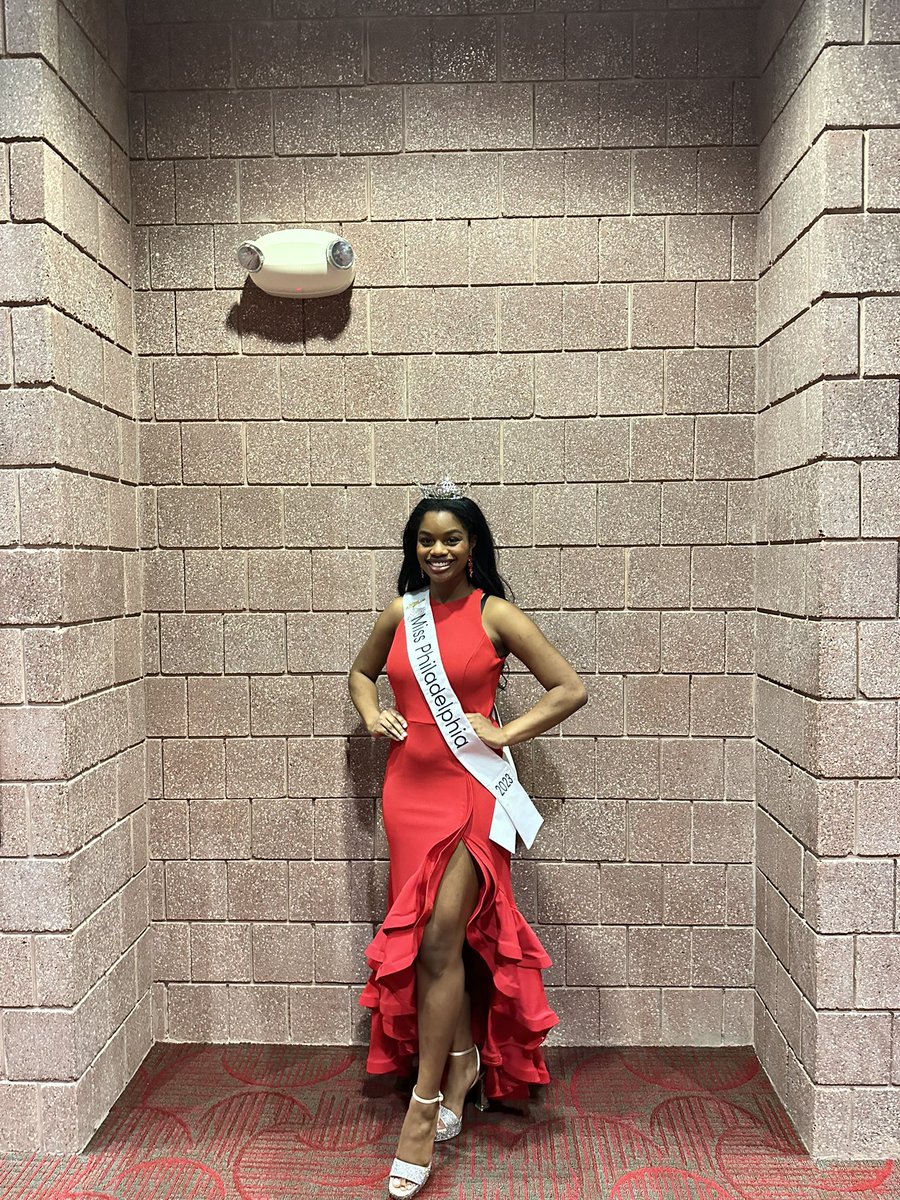 STEMQueenDE's tweet photo. Had a great time judging the Miss & Mister Lincoln University pageant - congrats to the winners 💙🧡! TYSM to my awesome sponsors Betsy & Adam for my STUNNING dress and @DavidsBridal for my gorgeous heels! • #STEM #STEMQueen #STEMQueenDE #WomenInSTEM #Pageant #PageantQueen #HBCU https://t.co/QW5lXKq6xp