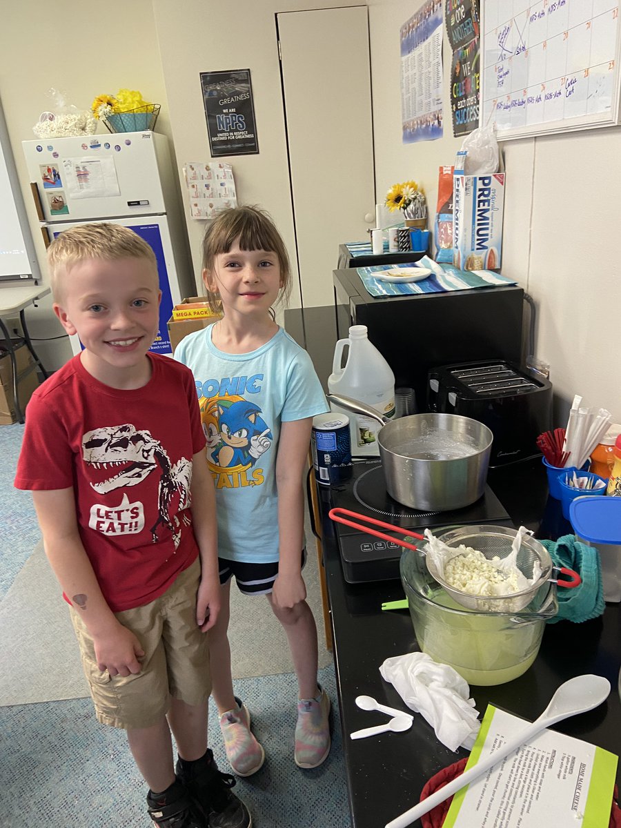 BAufdenk's tweet photo. UNL Good Science is engaging NP students in the Science of Pizza with the help of Nebraska Extension food/nutrition educator.  The of pizza is forever changed. #NEExt #unl https://t.co/hirHA7utn3