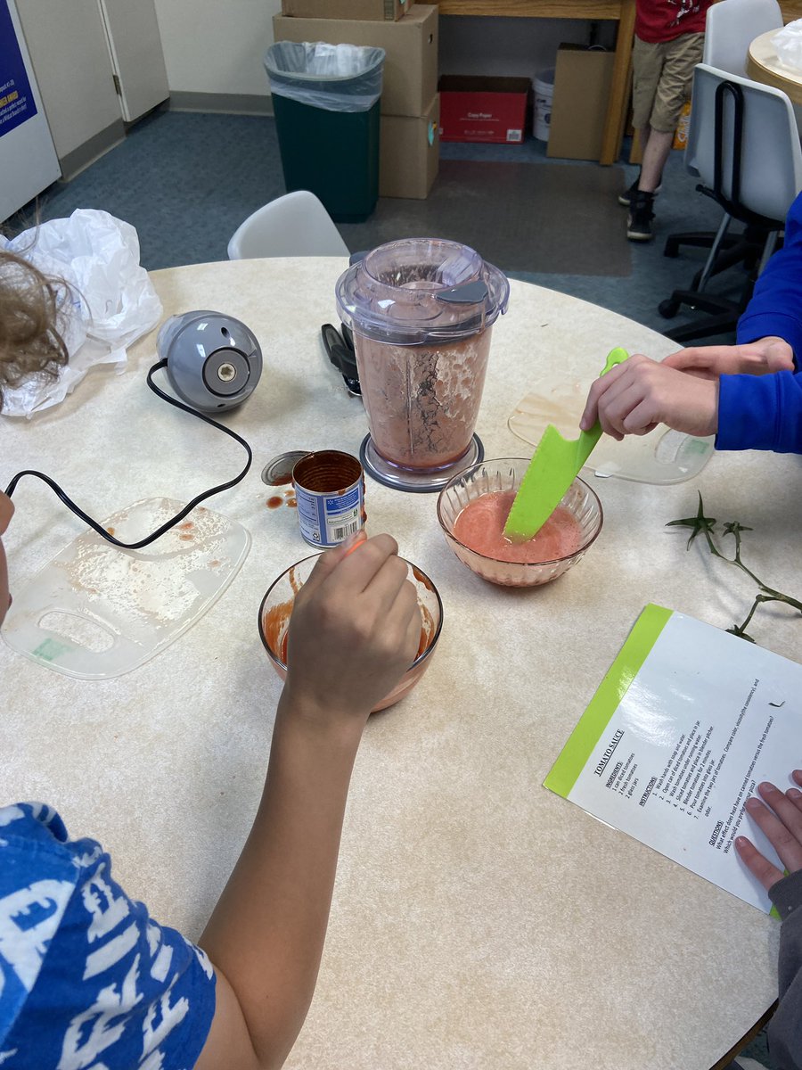 BAufdenk's tweet photo. UNL Good Science is engaging NP students in the Science of Pizza with the help of Nebraska Extension food/nutrition educator.  The of pizza is forever changed. #NEExt #unl https://t.co/hirHA7utn3