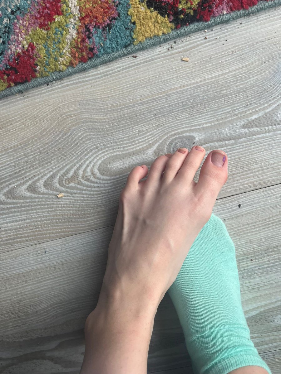 vicky_feet22's tweet photo. @l0verforf00t @GamertoesKZ @frillymillyx https://t.co/lZgmESHbU5
