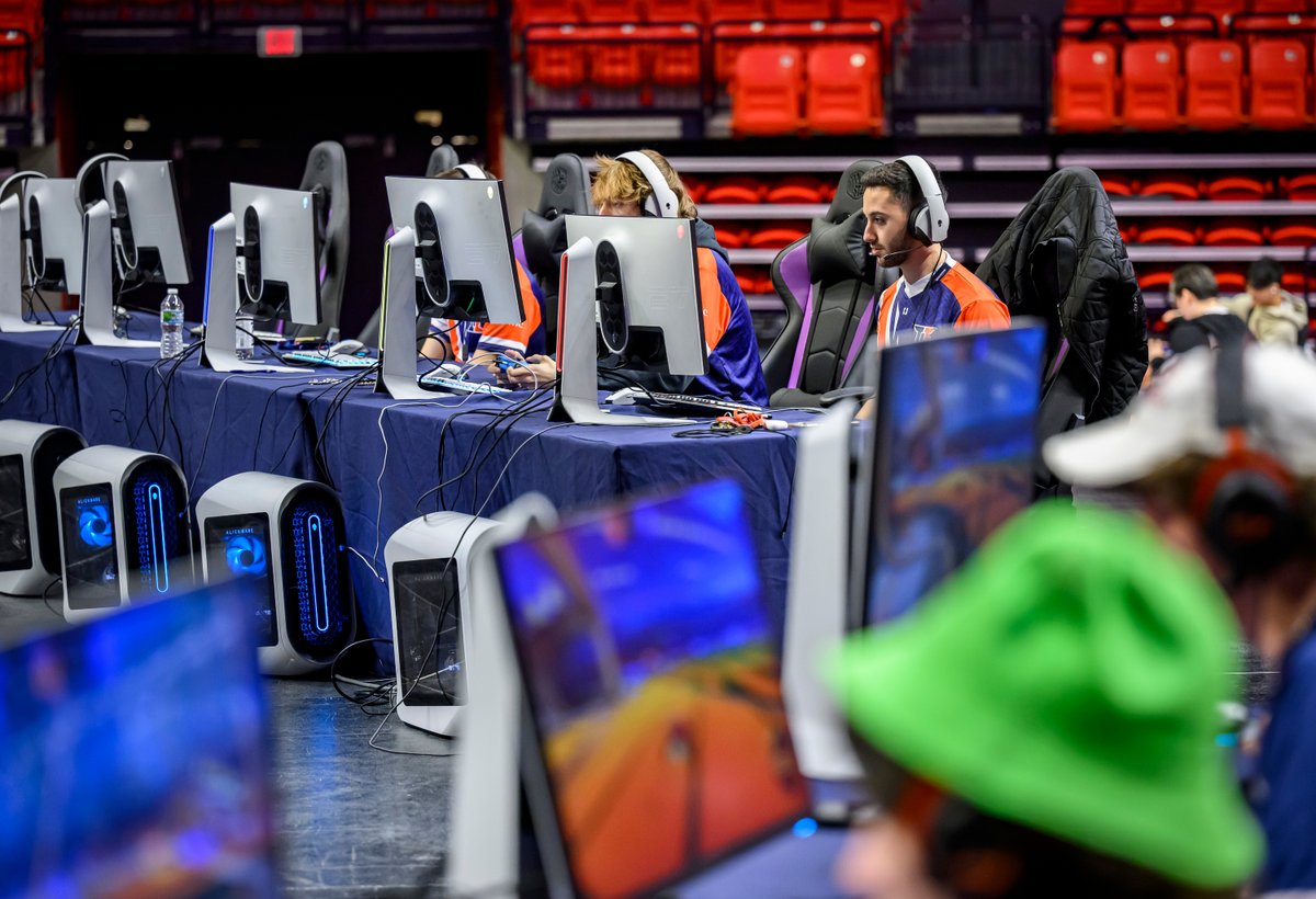 UofIllinois's tweet photo. Students from across the country battled during the Illini Esports Invitational at State Farm Center.

#ILLINOIS Esports is one of the largest RSOs on campus, tied into the game studies research and transformative game design programs. https://t.co/cZ0GepeT0y