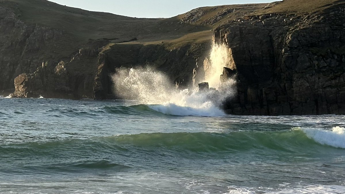ScottishSands's tweet photo. Tonight, after dinner, I went to a couple of beaches; #Dalbeg & #Dalmore
Not sure what I expected, but suffice to say both blew my socks off.
I watched the sunset at Dalmore - and the memory of that will stay with me forever.
#CraftBizParty #MHHSBD @OuterHebs @VisitScotland https://t.co/sbctYkzEEe