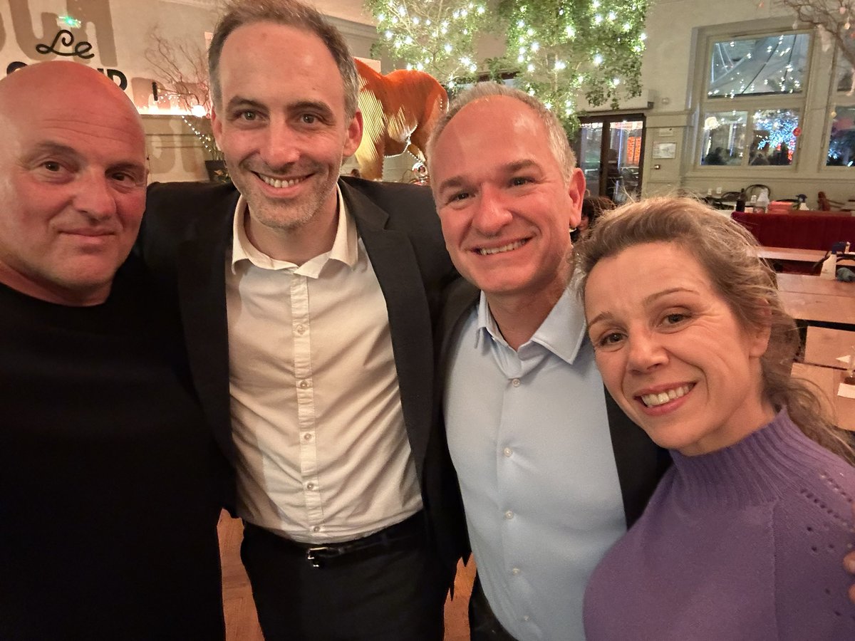 Le bonheur de retrouver Raphaël Glucksmann. Comme son père, André Glucksmann il est fidèle à <a href="/strasbourg/">Strasbourg.eu</a> et à notre amitié. Un monde fou. #russie #ukraine #europe <a href="/PEStrasbourg/">Parlement européen</a> @PressStrasbourg <a href="/ActuStrasbourg/">Actu Strasbourg</a> <a href="/StrasEtudiants/">Strasbourg♥Étudiants</a> <a href="/Rue89Strasbourg/">Rue89 Strasbourg</a>