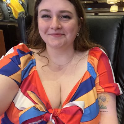 MoonRoseRoo's tweet photo. #NewProfilePic #bigtits #ph https://t.co/oYXnwLQR47