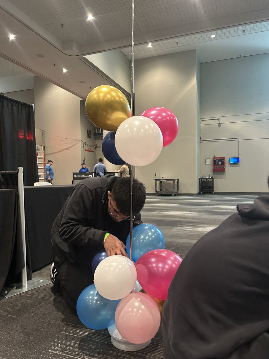 MetaphorVe's tweet photo. T minus 1 hour to set  up the booth https://t.co/1qFnQOEPpK