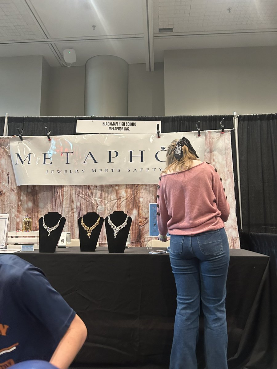 MetaphorVe's tweet photo. T minus 1 hour to set  up the booth https://t.co/1qFnQOEPpK