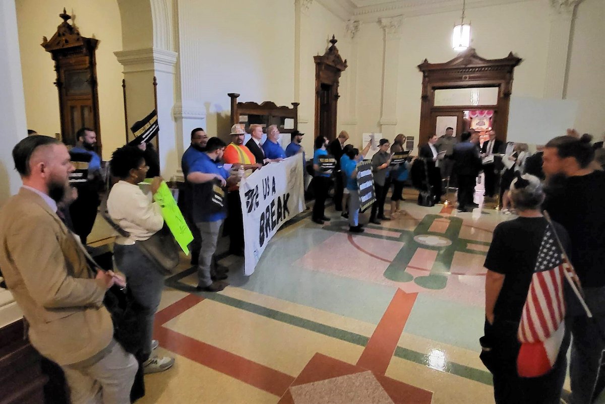 SSwldc's tweet photo. Thanks to the @workersdefense for holding a rally against HB2127 that will end rest breaks for construction workers! 

It is being debated now, so call your Rep. and tell them to vote NO:  https://t.co/FnIkRxN2Za

#endinglocalfreedomact #solidarity #localcontrol #protectworkers https://t.co/Fp5RaM7WCk