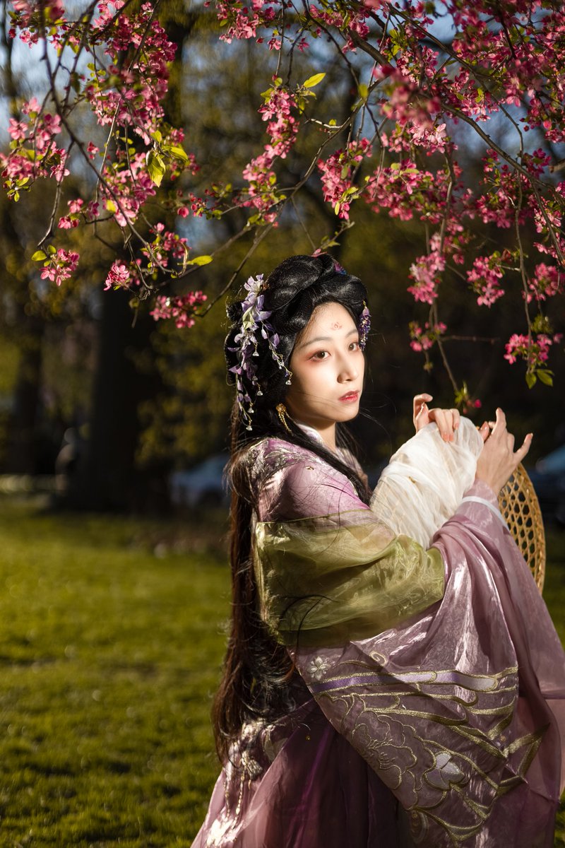 RlTechGeekpics's tweet photo. "Cherry Blossoms are similar to summer. Soon as they bloom is only when we can truly appreciate the ever lasting beauty of the season just like the rose"
Anil Parekh
Pic: @realtechgeekphoto IG
Graphics :@kimphotos.nyc
#chinesemodel
#sakura
#hanfumodel
#cherryblossoms https://t.co/ytKpDWaZSL