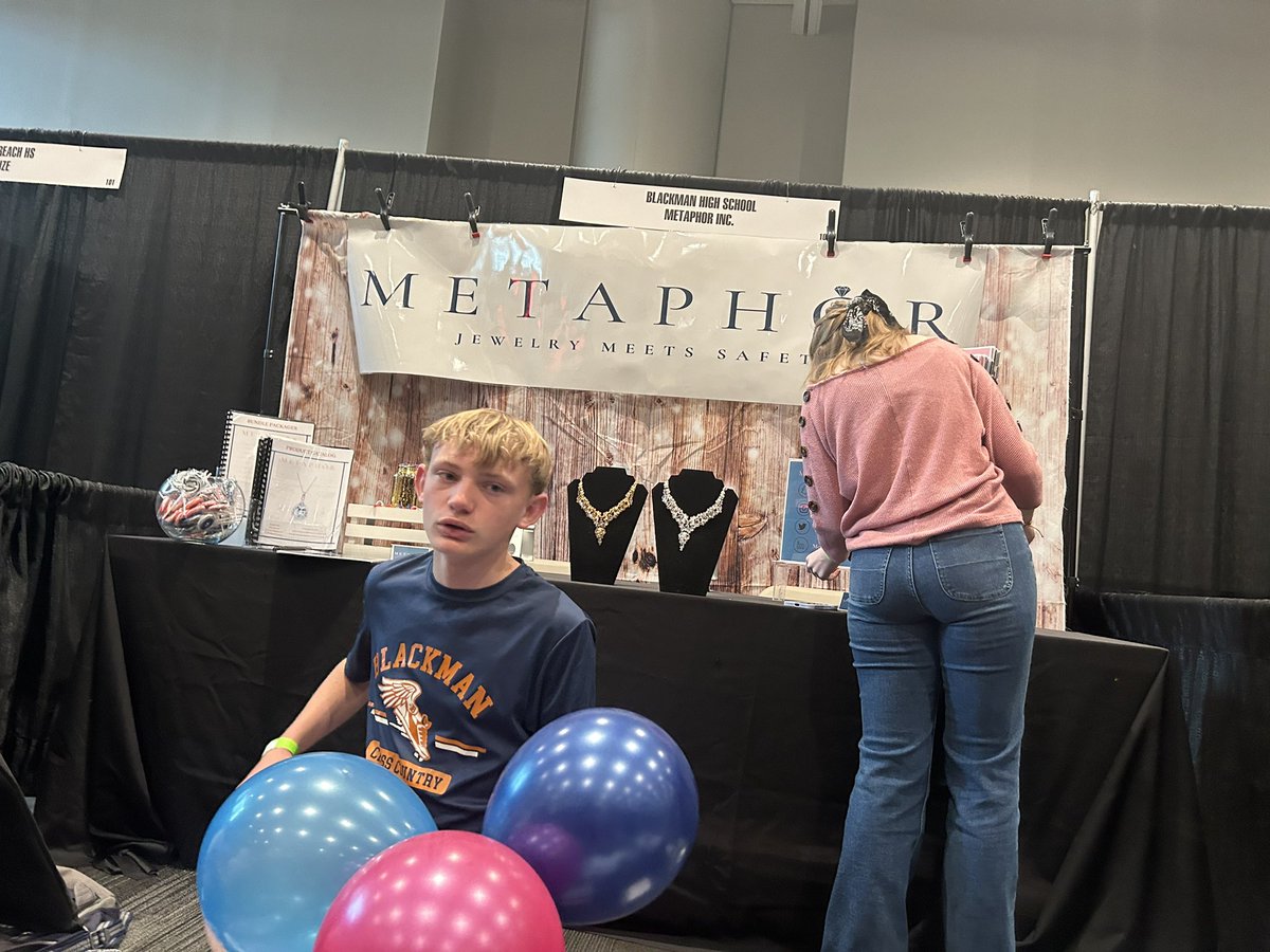 MetaphorVe's tweet photo. Balloons everywhere https://t.co/amaPX20jQv