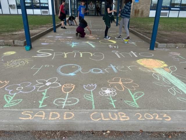 lcsdlcbms's tweet photo. The LCBMS S.A.D.D. Club welcomed fellow students to the 4th Quarter with beautiful chalk art in front of the main entrance. Spring and the 4th Quarter have arrived! https://t.co/N9BUYgs0Ke