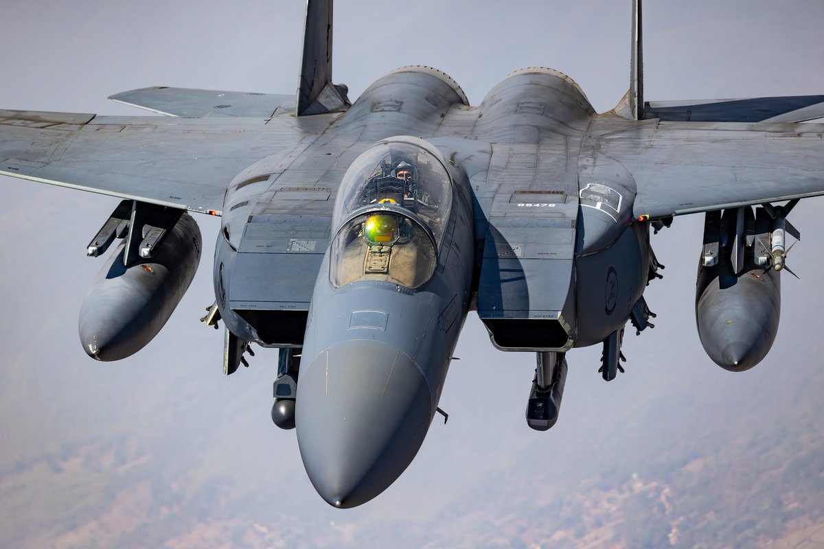 Defence_Nation's tweet photo. The 'Bone' Rockwell B1 Lancer Strategic Bomber of 28th Bomb Wing, U.S Air Force participating with other Fighter Aircraft of Indian Air Force during the ongoing #ExCopeIndia 23 at Eastern Sector. ๐ฎ๐ณโก๏ธ๐บ๐ธ
#USAF #IAF #Bomber #B1Lancer #AerialExercise #JaiHind #DefenceNation https://t.co/ym4ZemCO1B