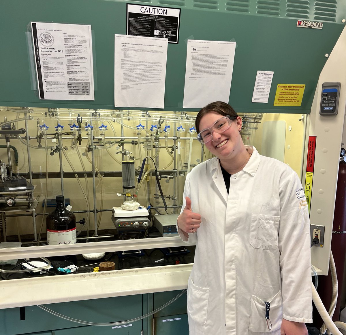 mhfrasch's tweet photo. Did my first synthesis in grad school!! https://t.co/A6rWMTkjOo