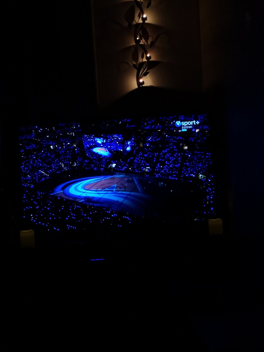 JuhaTenhonen's tweet photo. #sohvaperunointia @Avalanche #GoAvsGo @SeattleKraken #Seakraken #SEACOL #NHL #west1stround #game1 @viaplayurheilu https://t.co/PQVUxTtTxg