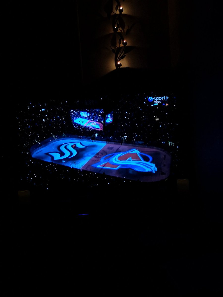 JuhaTenhonen's tweet photo. #sohvaperunointia @Avalanche #GoAvsGo @SeattleKraken #Seakraken #SEACOL #NHL #west1stround #game1 @viaplayurheilu https://t.co/PQVUxTtTxg
