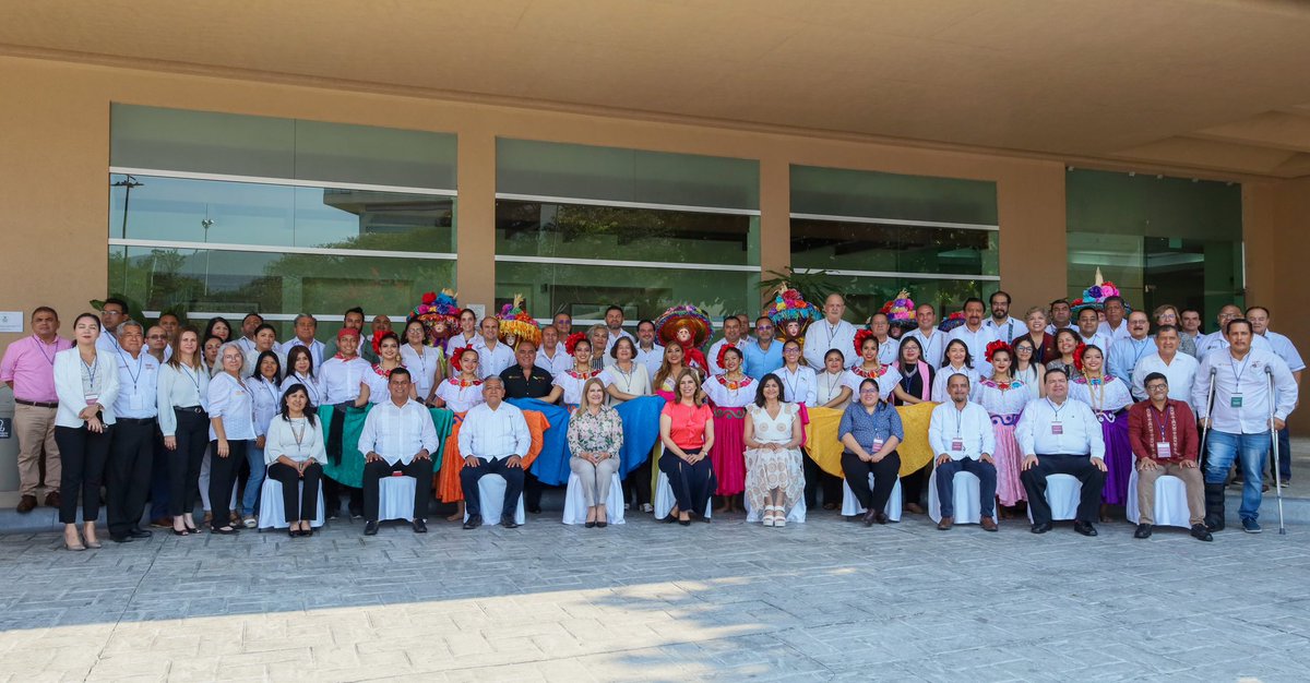 blancaluzmtz's tweet photo. 1/2 Durante la Primera Sesión Ordinaria de #ECEMS 2023, en Tuxtla Gutiérrez, Chiapas encabezada por @Nora_Ruvalcaba, trazamos una ruta de trabajo que fortalezca el aprendizaje de las y los alumnos, compartimos experiencias y propuestas que impulsen su desarrollo. https://t.co/sw6pDkVsEA