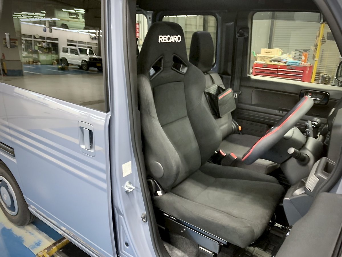 mcota0911's tweet photo. N-VANの運転席にRECARO SR-7Fを装着させて頂きました
運転中 身体をしっかりとホールドすることで運転中の疲労を抑えることができます(´Oノ`*)
当店での御購入・取付ありがとうございます!
#RECARO
#NVAN
#Nシリーズ
#SR7F
#シート
#レカロ
#オートバックス
#車
#車好き
#静岡
#浜松 https://t.co/rDJcq3WGkS