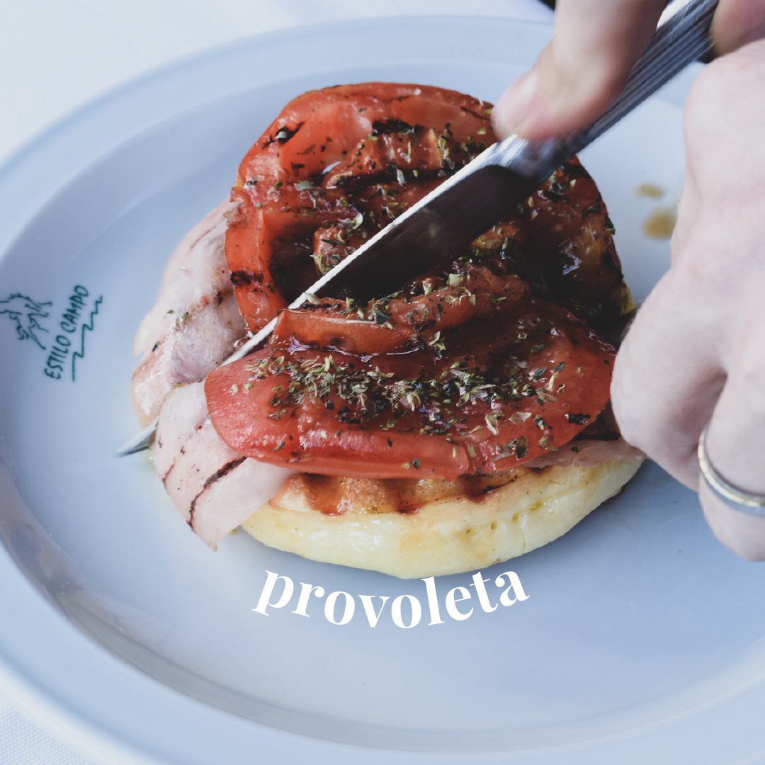 🧀  Crujiente y dorada por fuera, totalmente derretida y cremosa por dentro, nuestra #Provoleta al oreganato es de esas cosas que mejoran el día de cualquiera al instante. ⁉️ ¿Todavía no la probaste? 

🔥 Estilo Campo, en el puerto, el campo. ⚓