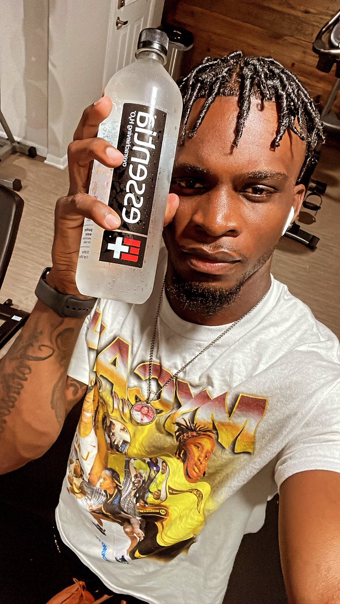 ChosenOneTj's tweet photo. @essentiawater https://t.co/j8Jsem5sL1