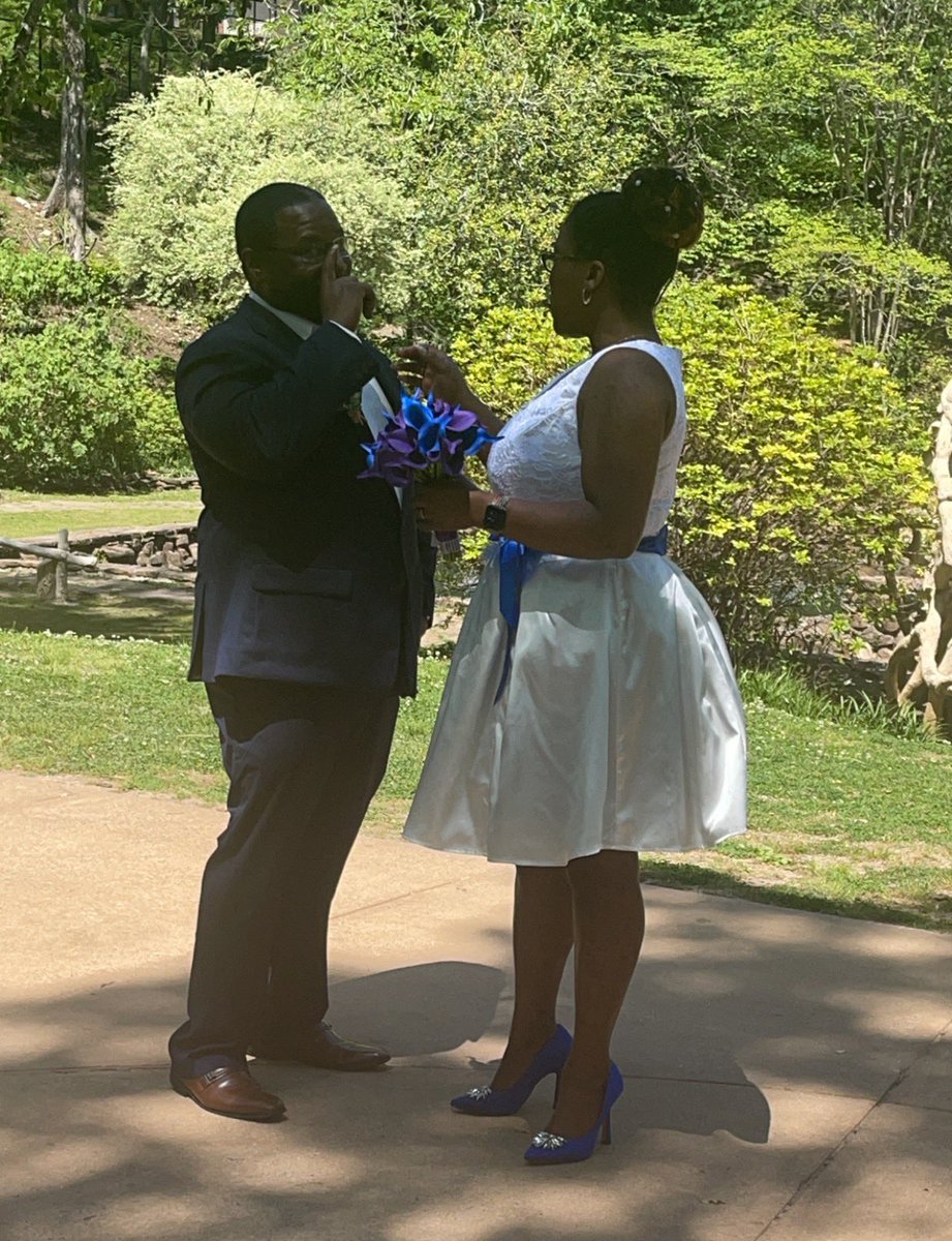 thatdamneddie's tweet photo. Bestie is #MarriedAF #Foremans https://t.co/FMmwAbMili