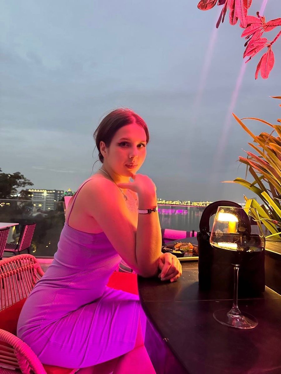 ThinkOwner123's tweet image. Live and enjoy life😍