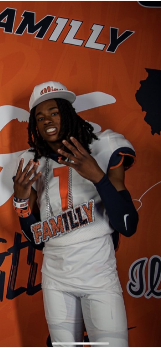 TyroneKennedyJ3's tweet image. #illonis💙🧡🤍                                  @CoachBigPete @EDGYTIM @MilesOsei @AllenTrieu @DeepDishFB @Coach_Chandler2 @1Purpose1Goal @dabestscout2