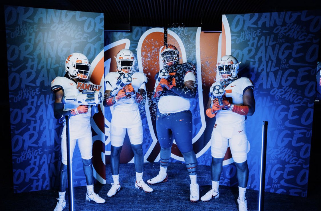 TyroneKennedyJ3's tweet image. #illonis💙🧡🤍                                  @CoachBigPete @EDGYTIM @MilesOsei @AllenTrieu @DeepDishFB @Coach_Chandler2 @1Purpose1Goal @dabestscout2