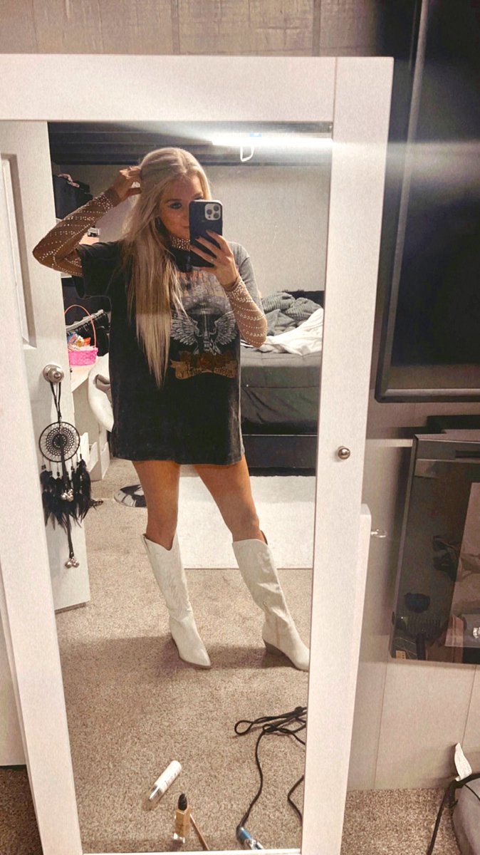 Alexis_Lee22's tweet photo. kinda starting to love the cowgirl vibe https://t.co/yYt9zQeTps