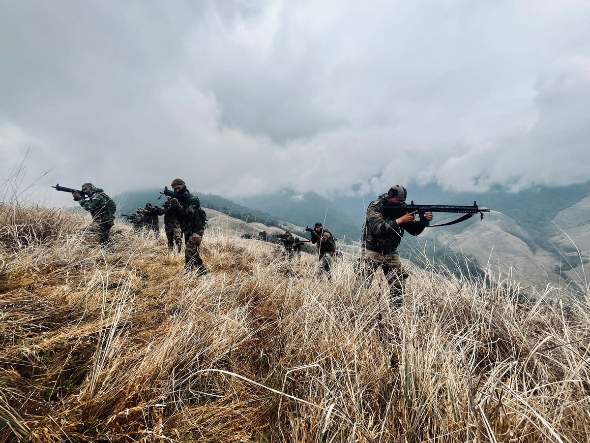 Spearcorps's tweet photo. ExerciseShatruVinash
#QuickReactionForce #IndianArmy &amp; #ShatrujeetBrigade validated Integrated Multi Domain Operations. Features rapid mobilisation, air landed &amp; special heliborne operations followed by operations in High Altitude Area by incorporating Force Multipliers.
@adgpi https://t.co/XVgIMjJ9Ut