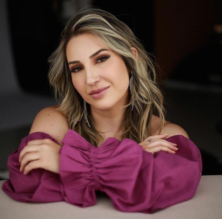 poponze's tweet photo. 🚨RECORDE! A participante do BBB23, Amanda Meirelles, vai se tornar a primeira campeã do reality que não ganhou uma prova do líder durante 100 dias de jogo. Gostaram? https://t.co/l0W3ULArIp