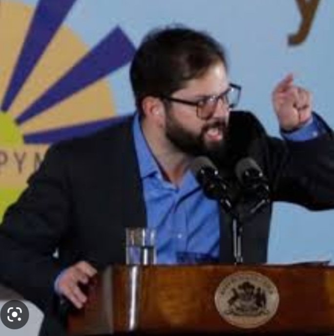 Ferantonia28's tweet photo. --@GabrielBoric acostumbrado al matonaje cuando las preguntas no son de su agrado, 
¿ Pero aquí @ChilePeriodista todos mutte🤐?? https://t.co/tgT1KMtOlE