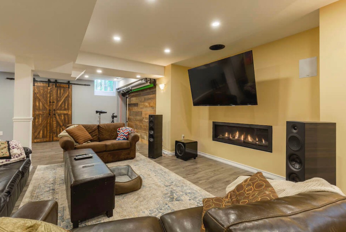 CapableGroupInc's tweet photo. Just transformed client's basement into a cozy hangout spot with these amazing #finishedbasementideas! 😍👌 Check out our blog post for some inspiration and ideas on how to make the most of your space! #homeimprovement #DIY #interiordesign 🏠💻🔨 https://t.co/w1rZGCMC9O https://t.co/62yFegD2C9