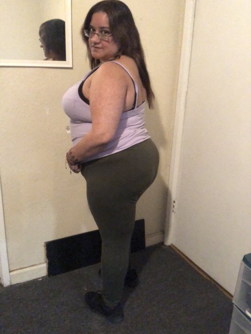 My knee is healing ok from surgery! I&rsquo;ve been bored af doing vanilla work, might need to make a Harley<a href="/tag/manyvids"class="tags"><span>#manyvids</span></a>