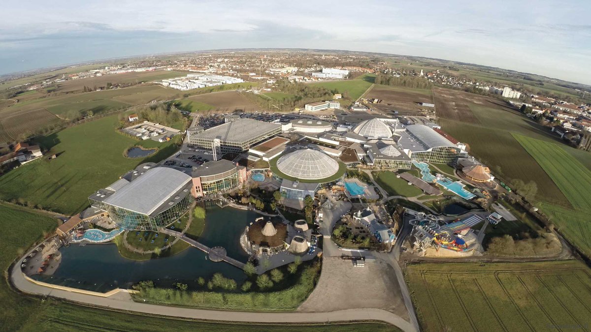 listentotherowe's tweet photo. @KingaSurmaMPP Stop pretending those renderings resemble anything close to reality. This is what Therme sites really look like.
#consgottacon #dougfraud https://t.co/yftBfZjrxB