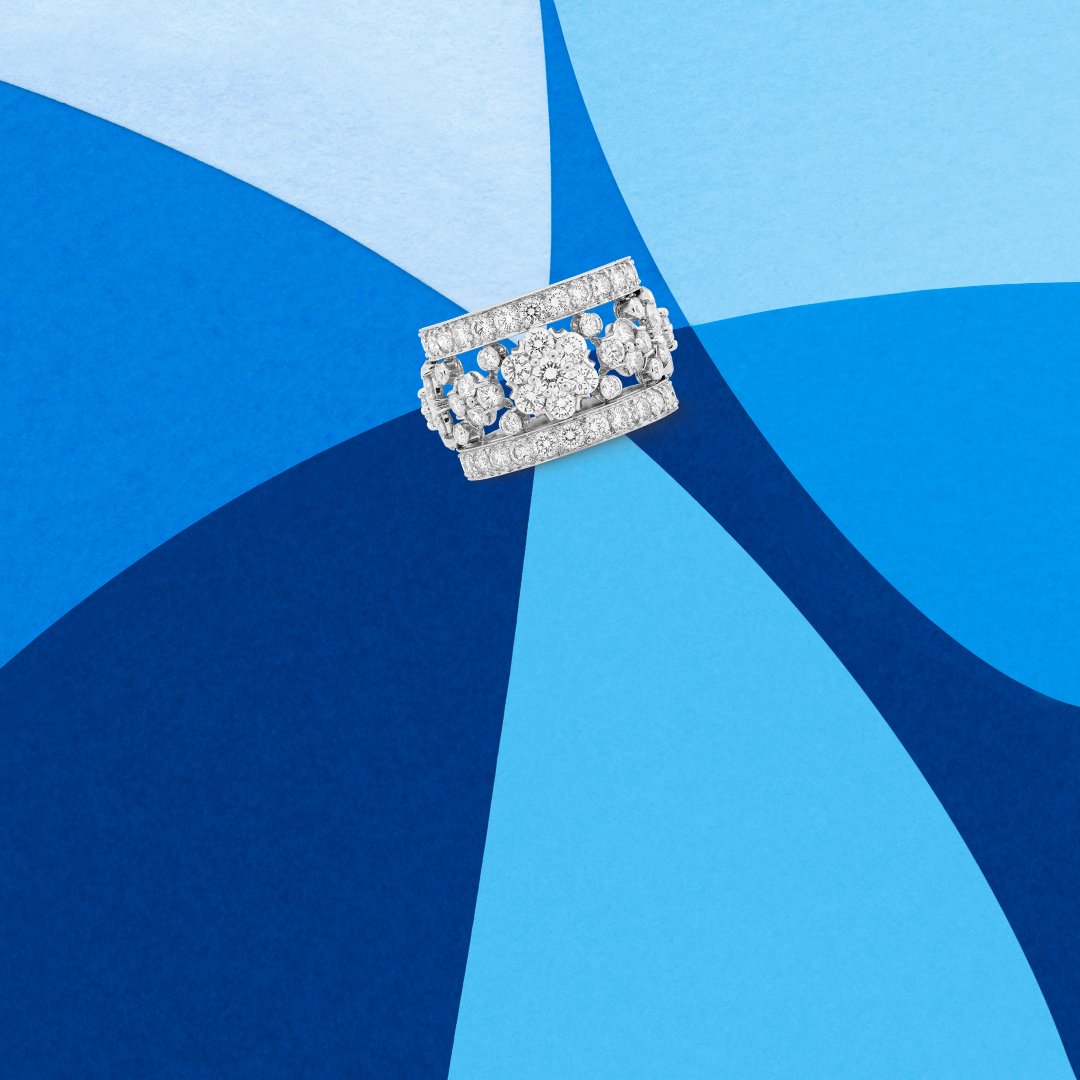 vancleef_japan's tweet photo. ダイヤモンドの時を超える美しさを、雪の結晶の中に描いた〈スノーフレイク〉ハイジュエリー コレクション。ジェレミー・フィッシャーのイラストを背景に、涼しげに輝いています。https://t.co/aKC3TMHLmr
#VCAsnowflake #HighJewelry #ハイジュエリー #VanCleefArpels #VCAdiamond #diamonds https://t.co/geUaJ9E7hF