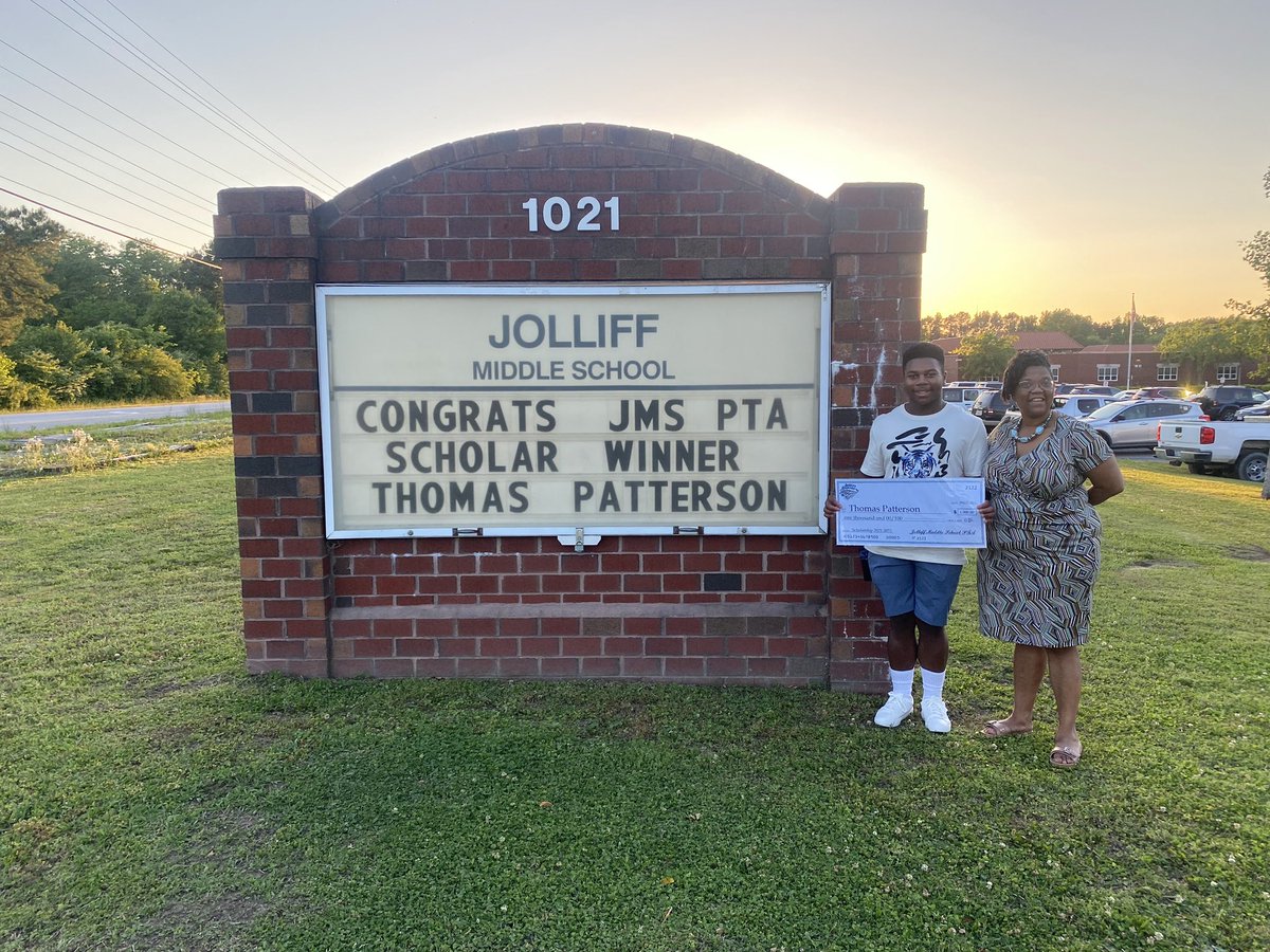JolliffMiddle's tweet image. Our dynamic PTA Board is always working for Jags! From awarding schol. awards to graduating former 🐆 to welcoming new Jags &amp;amp; prepping for the 8th gr dance… they PRESS to make JMS a great place to grow &amp;amp; thrive! #thankyou #PublicSchoolVolunteerWeek #engageCPS #serviceistheirJAM