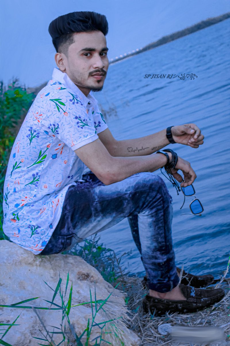 spjisanrj's tweet photo. 💙🥀 
#spjisanrj
#lightroom
#DSLRcamera 
#canon4000d 
#canonphotography 
#photography
#editinglightroom 
#bikelovers
#PicsArt 
#fashion 
#snapchatchallenge 
#lofi 
#telugu 
#tamil 
#malayalam https://t.co/mf2Hom4vCX