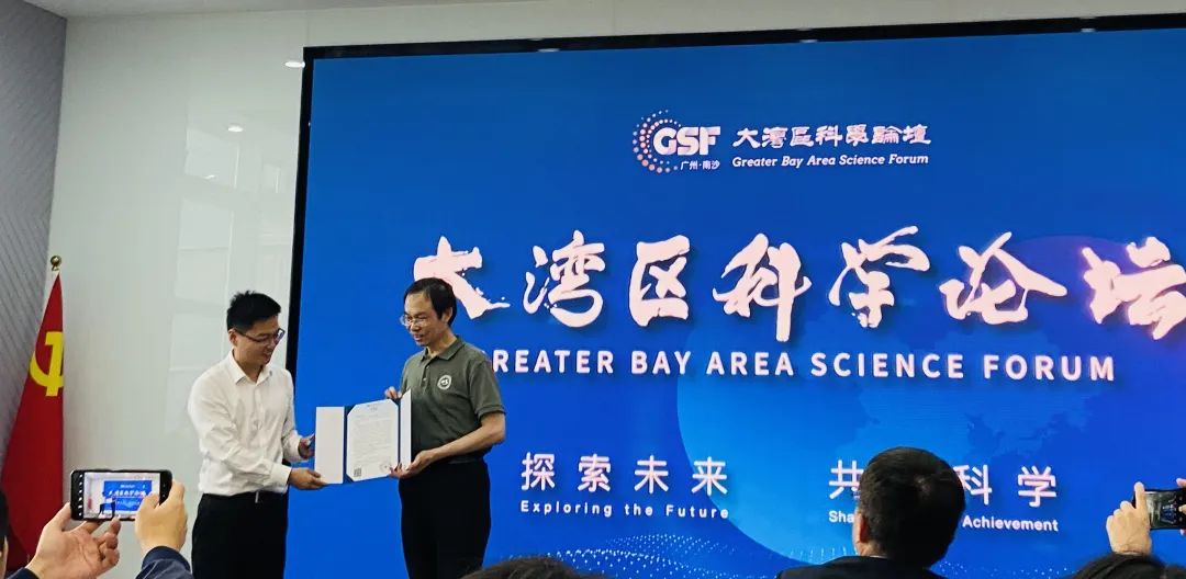 GBASciForum's tweet photo. Wang Weihua, CAS academician & director of Songshan Lake Materials Laboratory, led a team to visit #GSF Organizing Committee and discussed higher-level cooperation.
He encouraged more academic exchanges to drive #GBA's innovation & development.#GSFupdates
https://t.co/OhqRacta1G https://t.co/ejGYhU1biZ