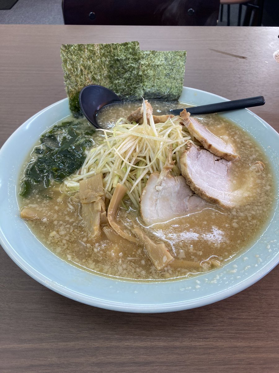 DecoNofish0717's tweet photo. お待たせいたしました。
お待たせし過ぎたかもしれません。
byデコ裸監督w
朝ラーからの🐟ww
今年初スモール💕
NEWメジャー、NEWリール入魂出来ました⤴︎
#ラーメンショップ　#犬塚本店 https://t.co/qrtrMVqBg7