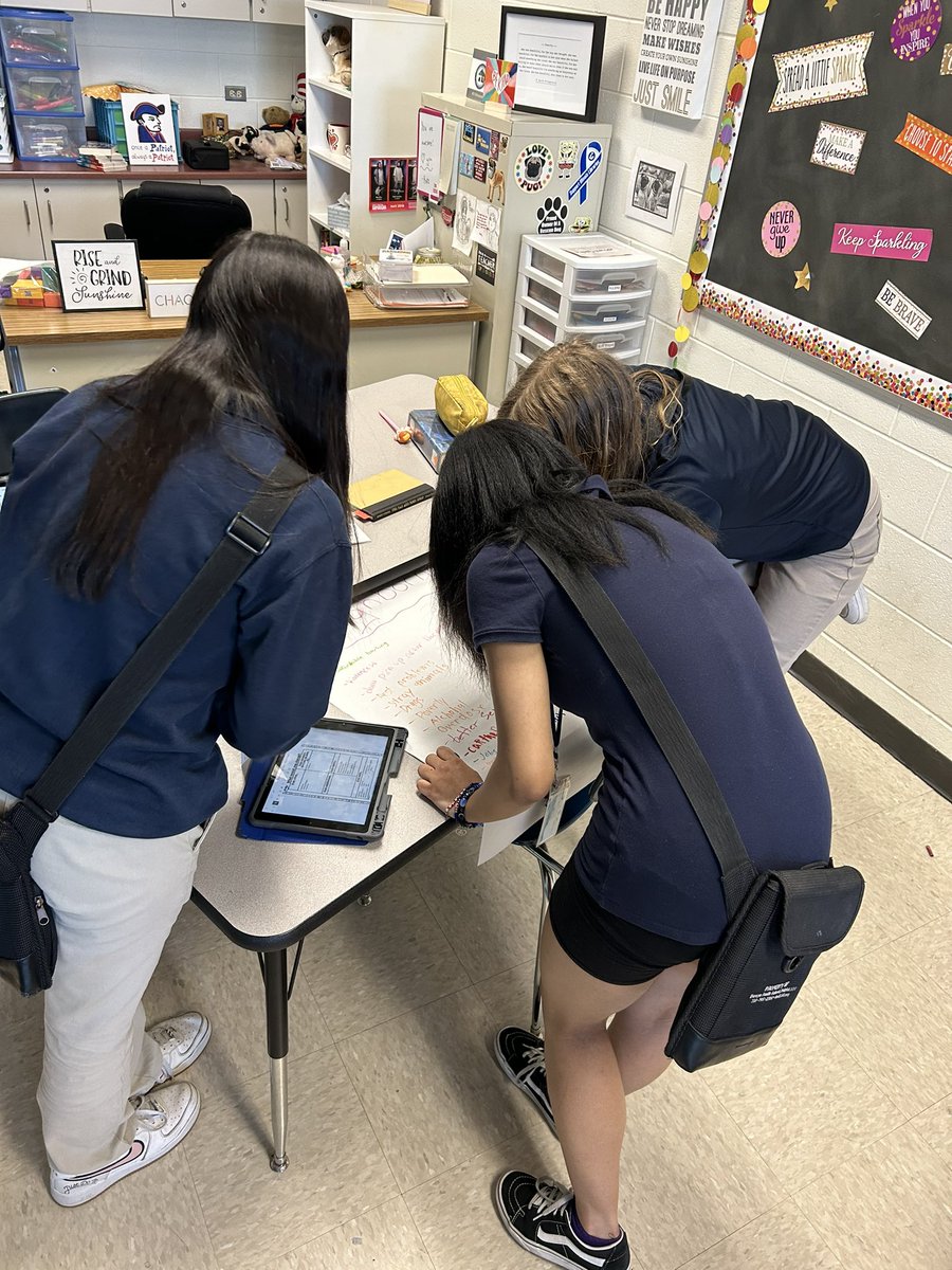 LJohnsonELA's tweet photo. Carousel brainstorming session to come up with argumentative topics in 8th grade #AIMES. What problems in the country/world do they want to see fixed? What do they want to see changed? @FreedomD100 #d100inspires https://t.co/o5B7t50Pr3
