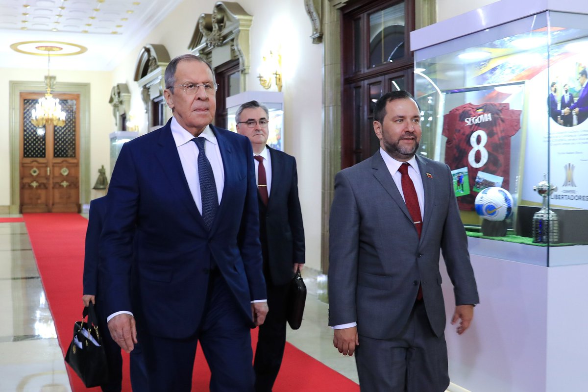 Grata visita a nuestro país del Ministro de Asuntos Exteriores de la Federación de Rusia, Serguéi Lavrov, con quien sostuvimos una amena reunión que afianza las relaciones bilaterales y el mapa de cooperación conjunta en diversas áreas del desarrollo de nuestras naciones.