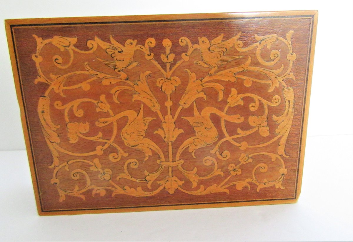 vintagobsession's tweet photo. Excited to share the latest addition to my #etsy shop: Wood Trinket Box, Signed Made in Italy, Wood Inlaid Scroll Work, Vintage 50s Collectible https://t.co/KrCpKqHWW7 #brown #beige #bedroom #wood #vintagobsessions #collectiblebox #wooddresserbox #dresserbox #trinketbo https://t.co/jwWlXCATKX