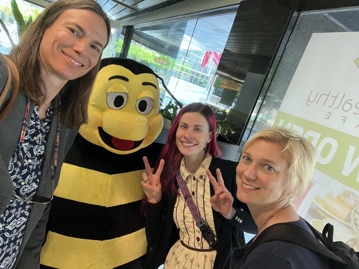 We had to get a photo with the bee <a href="/EntsocAmerica/">Entomological Society of America</a> #jointncbswbmeeting