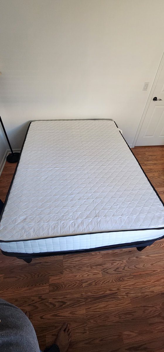 FlowingDesert's tweet image. I put together a new guest bed, which was surprisingly easy and budget-friendly. The only issue was the mattress instructions didn't mention flipping it over, but I fixed it. comfy report after 1st guest. Links in reply #guestbed