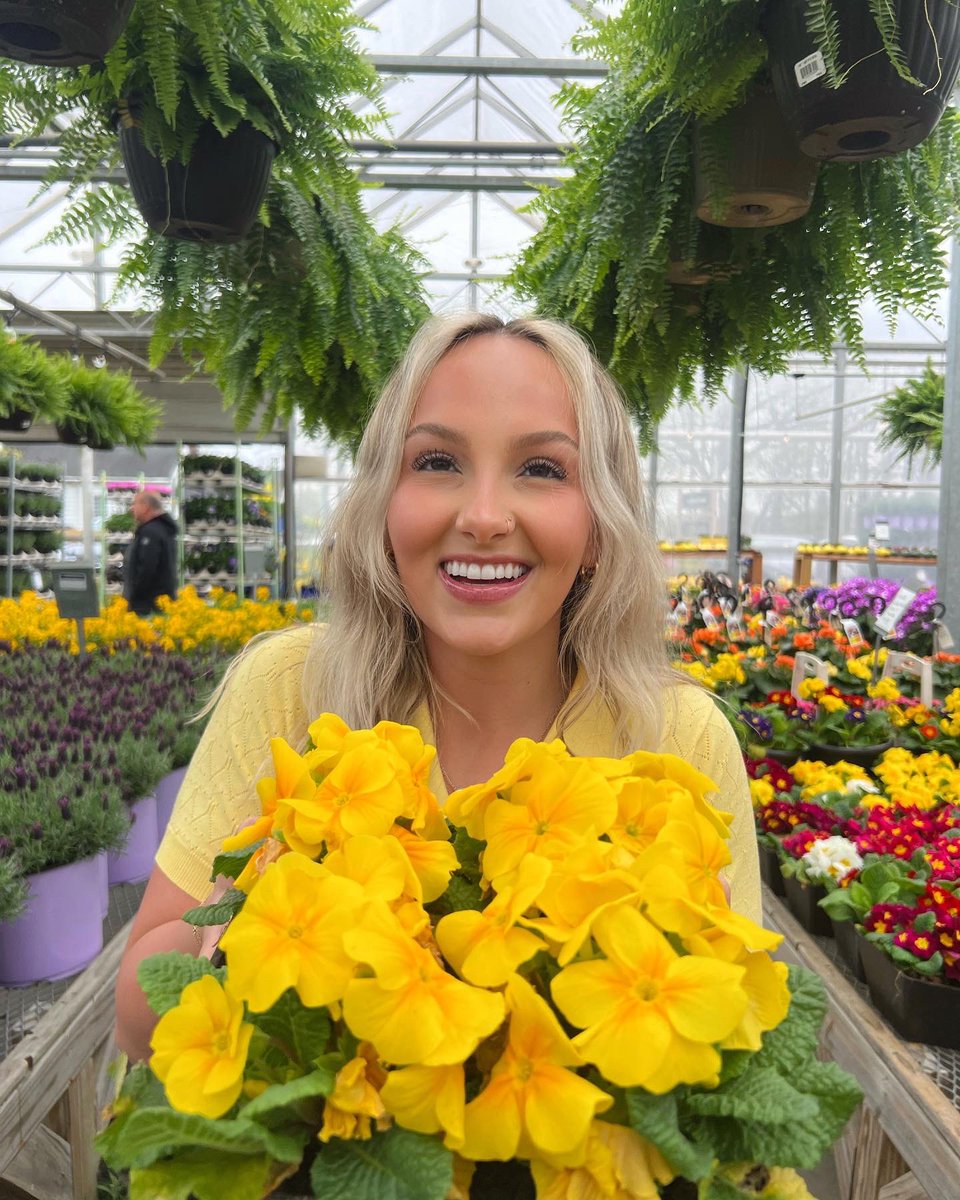 brookemooney_'s tweet photo. i got u flowers https://t.co/4Xk8IFkdE0