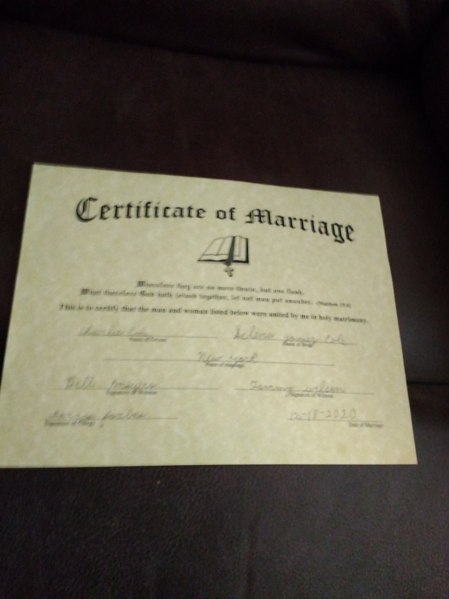OnlyneedLeah's tweet photo. @0Hour0Minute @gingeredwizard Leave Selena Gomez alone she's married https://t.co/0CWgViFK6T