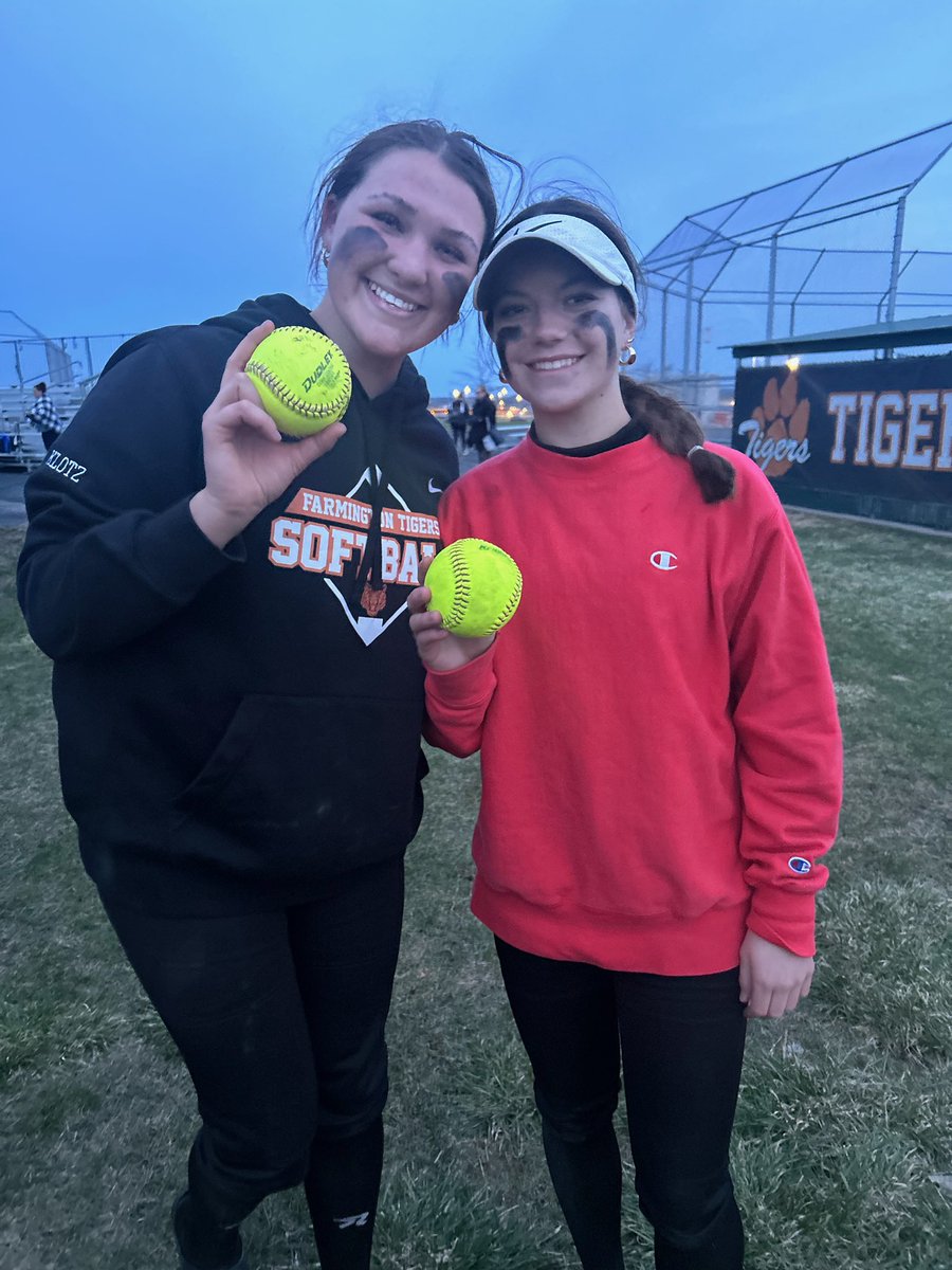 1 of 2: Varsity tigers with 2 hard fought wins, both 7-6 over Eastview tonight. 
Game 1: Hughes, McMahon, Klotz, Goring, and Lickfelt all had multiple hits for the Tigers. Klotz had a 2 run homer in the 1st inning and Lickfelt had a 3 run homer in the 4th!